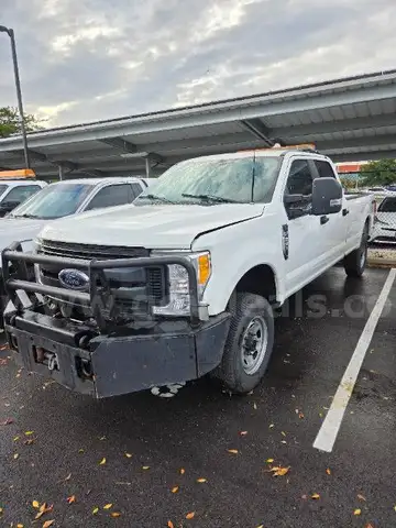 2017 FORD F250 XL CREW CAB 4X4 LB TRUCK (NEEDS MANIFOLD AND CAMSHAFTS)
