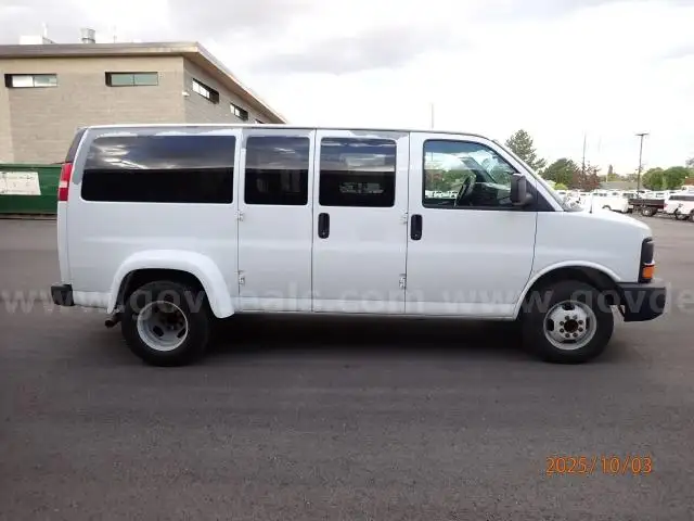 2012 CHEVROLET EXPRESS 3500 12-SEATER DRW FULLSIZE VAN