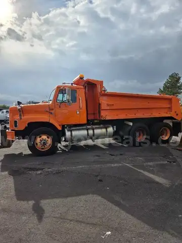 1998 International 2674 Dump Truck
