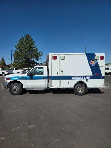 2002 Ford F350 SD Ambulance