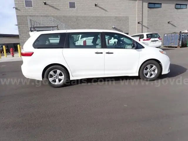 2018 TOYOTA SIENNA L