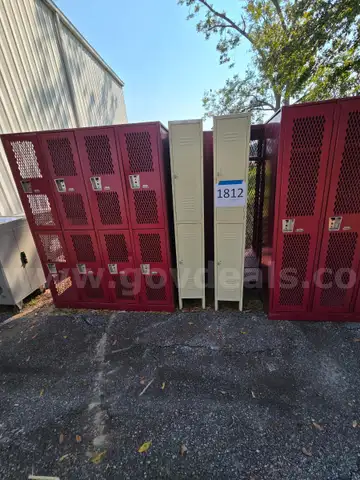 8 Metal Lockers 6 lg 2 sm