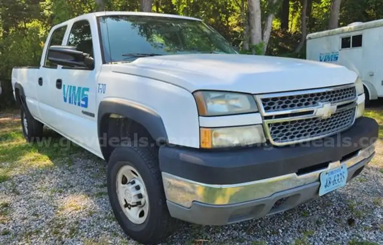 2005 Chevrolet Silverado 2500HD Work Truck Crew Cab Long Bed 4WD