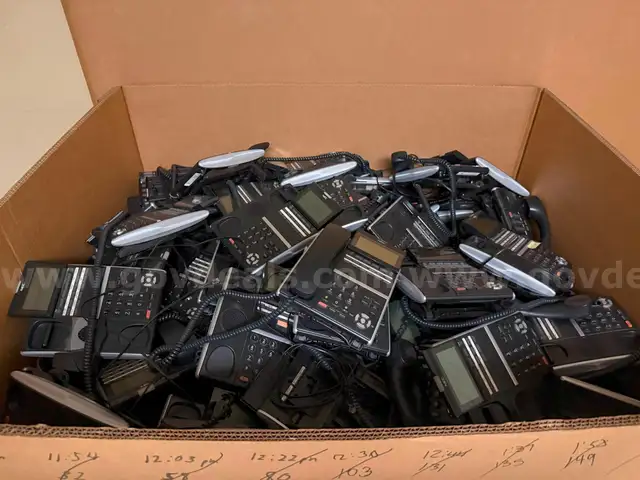 178 NEC DT400 Phones