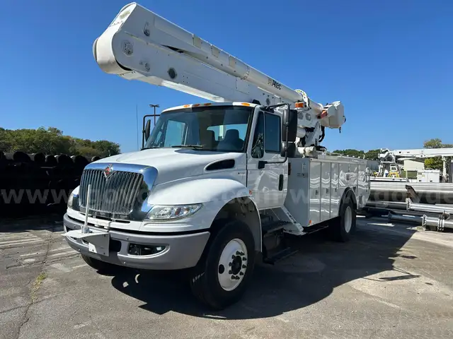 2013 International 4400 SBA 4x2 Bucket Truck