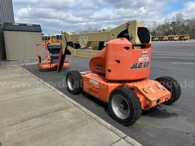 JLG  E450AJ 45&#x27; Articulating Boom Lift