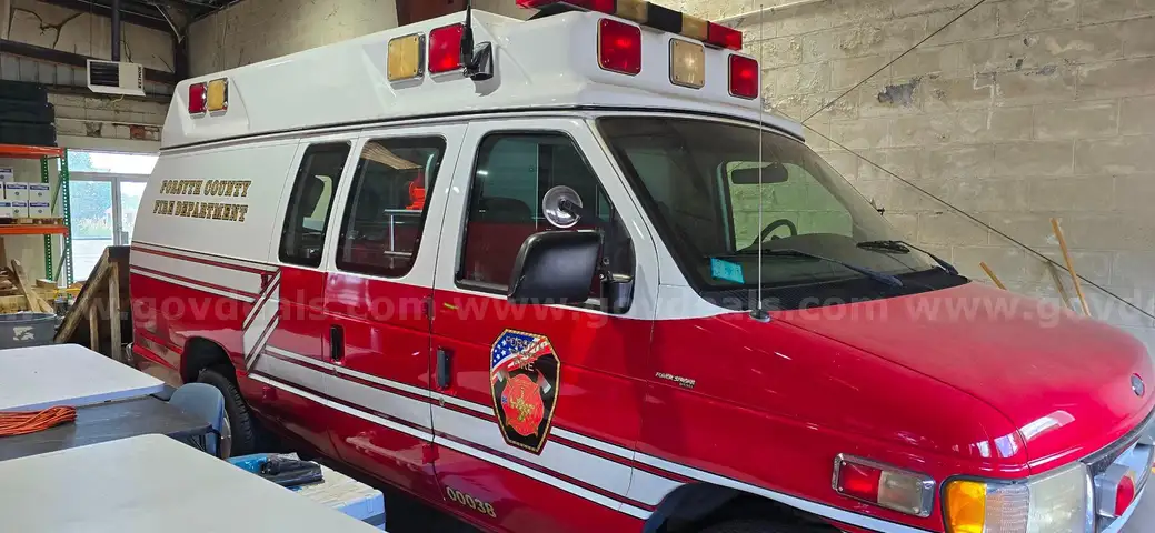 1998 Ford E-350 Ambulance Unit# 9389