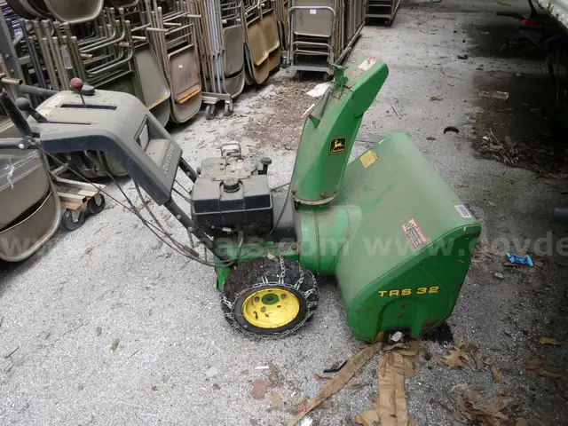 Snow Plow John Deere - MOTR32X130488