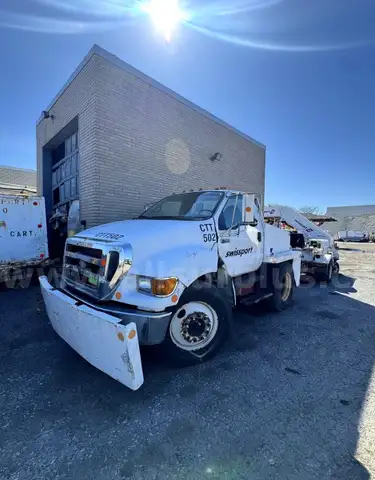 2007 Ford F-750 Regular Cab 2WD DRW