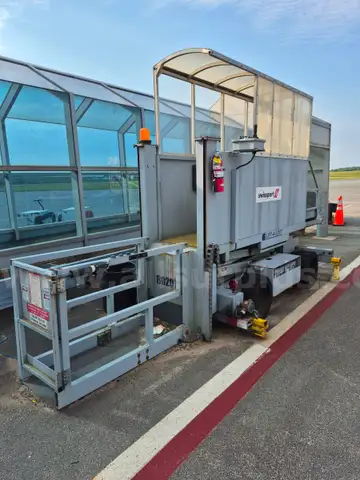 2016 DPL217 Wheel chair lift