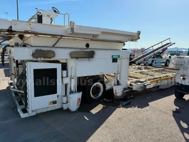 1993 JBT/OSHKOSH AEROTECH COMMANDER 15 LOWER DECK LOADER