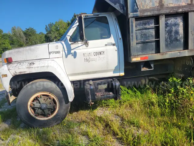 1990 Ford F700