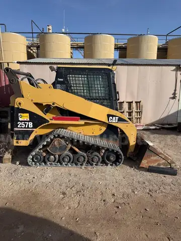 CAT 257B Skid Steer