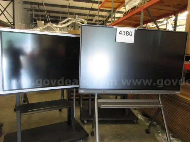 6 - INTERACTIVE PANELS