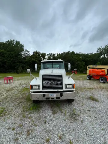 2003 MACK CH613 TRACTOR TRUCK