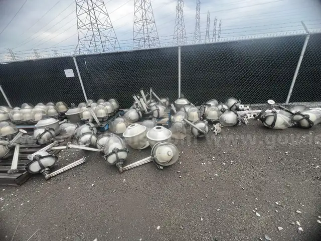 LARGE  LOT OF OUTSIDE LIGHTS