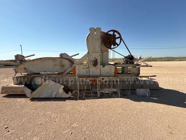 Pumping Unit, 320-213-120H, American, W/ Motor &#x26; Weights