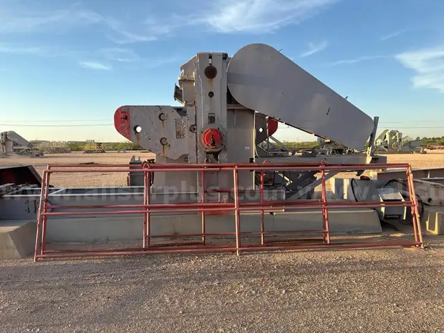 Pumping Unit, C-228D-246-86, Champion, W/ Motor &#x26; Weights