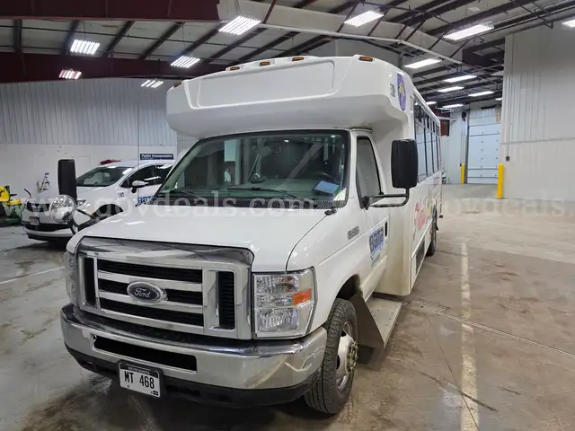 2016 Ford Econoline w/Lift