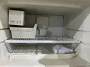 TOP-FREEZER REFRIGERATOR
