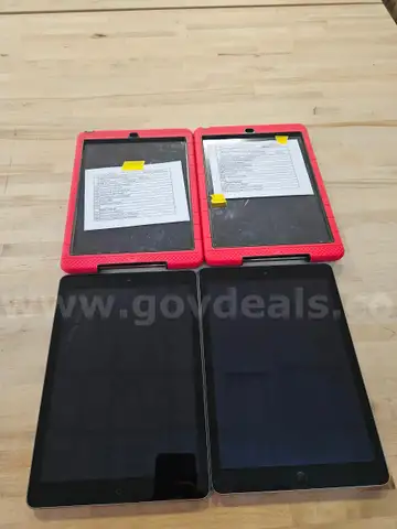 LOT of 4 iPad Air 2 with cases, 2 without