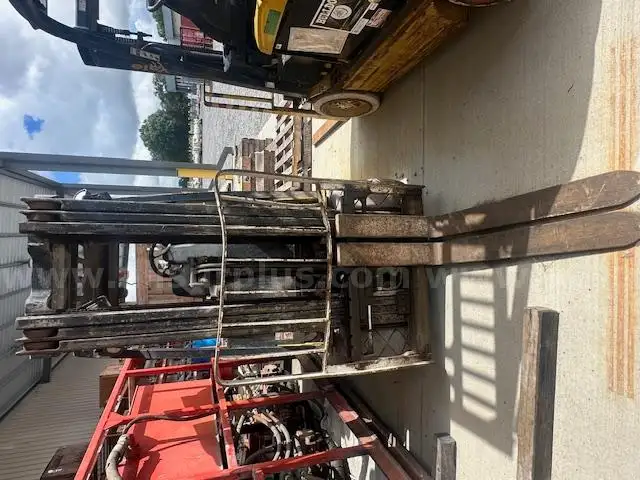YALE ELECTRIC FORKLIFT
