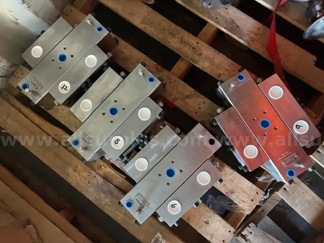 1IN 4 WAY CAMERON VALVE