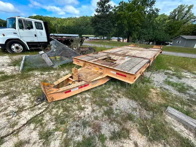 Flatbed Trailer - Possible Early 90&#x27;s model
