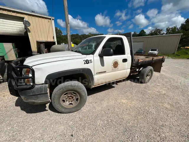 2003 Chevrolet Silverado 2500HD Flatbed
