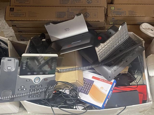 BOX OF MISC COMPUTER ITEMS | GovDeals