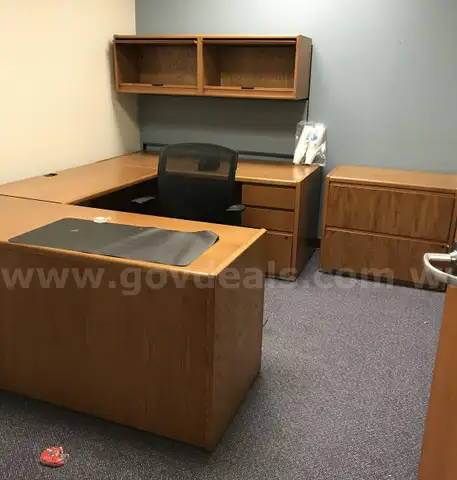Used wood desk set with file cabinet and chair. (FR206/214)