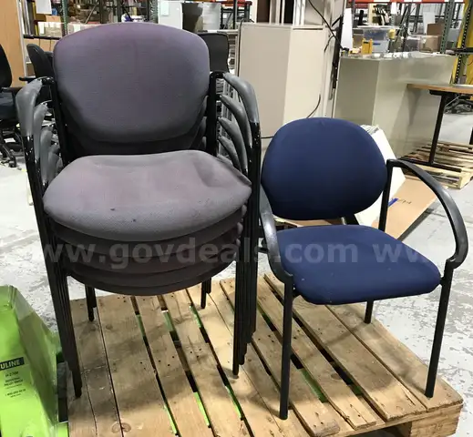 6 used stackable lobby chairs. (OP)