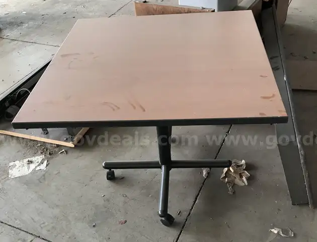 Used 3ft square table. (S2)