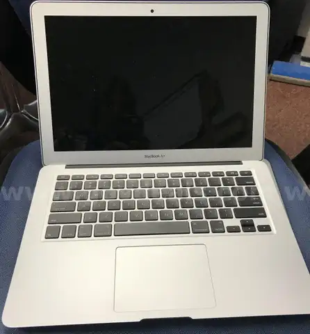 2 used MacBook Air. (op)