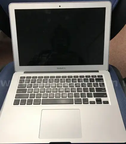 2 used MacBook Air. (op)