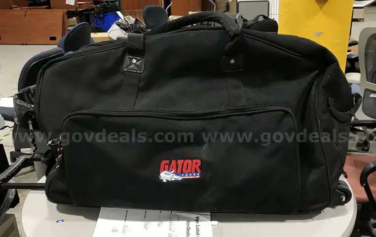 Used Gator rolling case. (OP)
