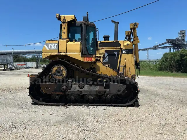 Dozer, 2009 Caterpillar D9 w/ Blade &#x26; Push Arms