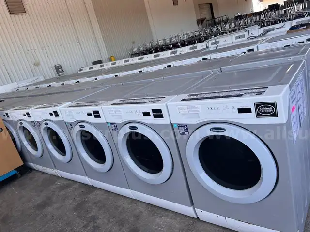 Wascomat Crossover WHWF09810NM On-Premises Front-Load Commercial Washer 22 LBs