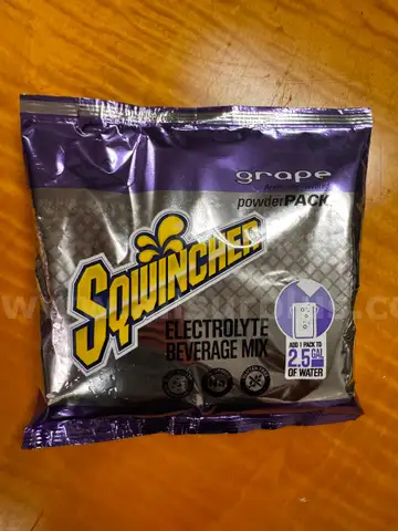 Sqwincher Powder Packs, Grape, 23.83 oz, Pack, Yields 2.5 gal (32 EA / CA)