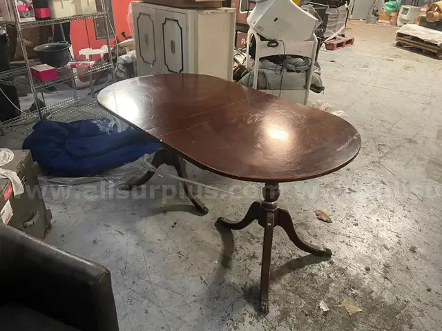 FINE DINING TABLE WITH 4 CAPTAIN VELVET CHAIRS