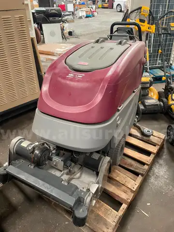 MINUTEMAN E26 WALK-BEHIND SCRUBBER