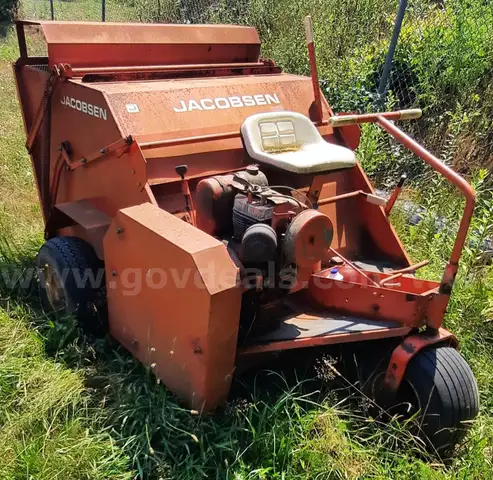 Jacobsen Model 154 Self-Propelled Sweeper