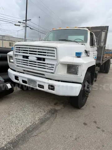1990 Ford F800F Conventional Cab Truck w/ Flatbed