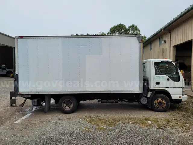 2006 Izuzu 16&#x22; Box Truck
