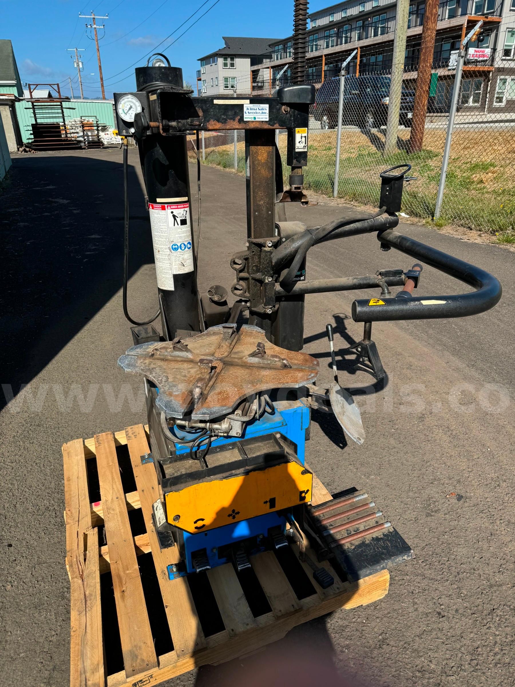 Hofmann / Monty 1565 Tire Changer Machine | AllSurplus