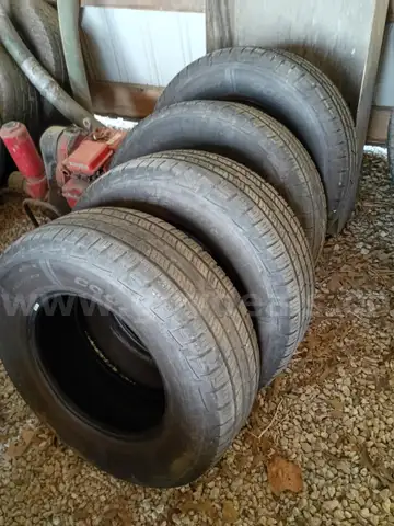 1 Lot of 4 Mastercraft Tires