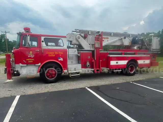 1972 Fire Truck/Ladder Truck