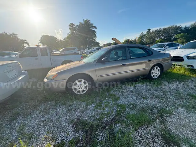 2007 Beige Ford Taurus