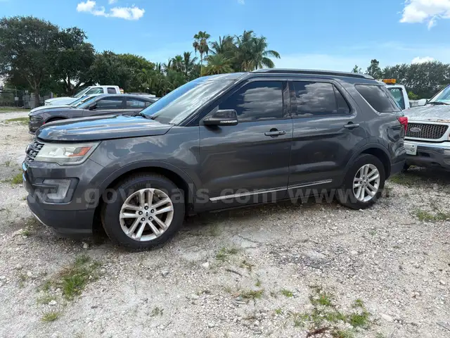 2017 Gray Ford Explorer