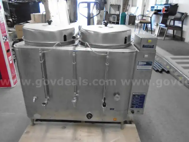 CECIL AUTOMATIC COFFEE URN (10 GALLON CAPACITY)